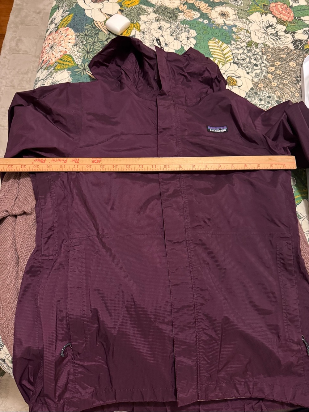PATAGONIA WOMENS MEDIUM PLUM COLORED RAIN JACKET - Picture 8 of 11